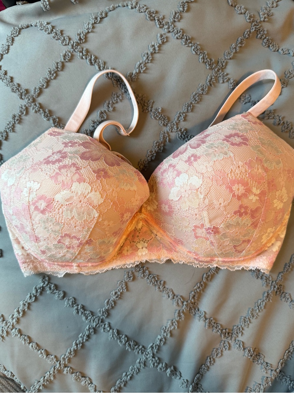 EUC Victoria’s Secret nursing bra size 38DDD body by Victoria no underwire